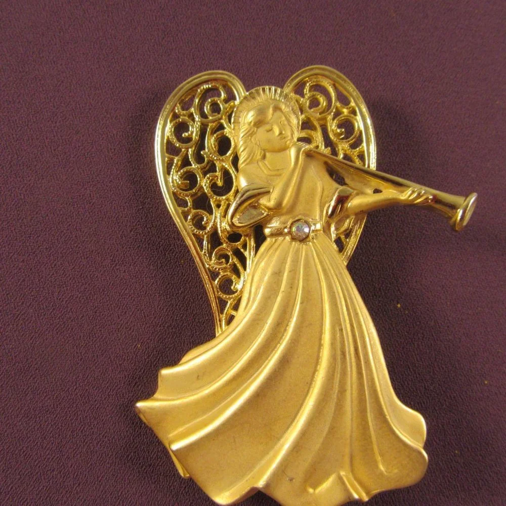JJ Jonette Jewelry‎ Co Angel brooch gold tone